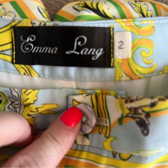 Elegant Women's Patterned Shorts 2 - Picture 4 of 4